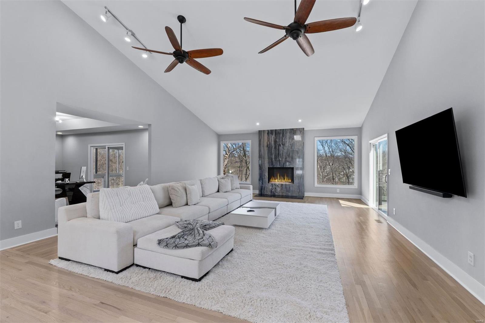 14887 Conway Road Chesterfield, MO 63017 - Photo 6 of 40 Gallery Image 6