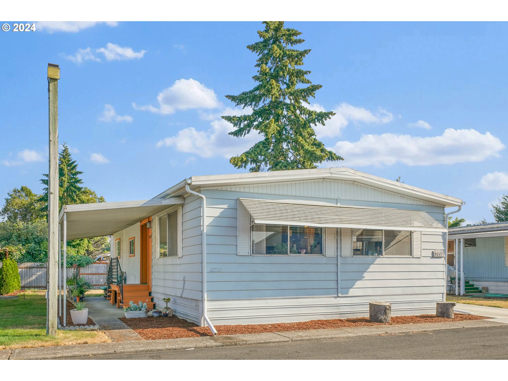 3457 Rainbow Loop Hubbard, OR 97032 - Photo 2 of 32 a view of a house with a yard