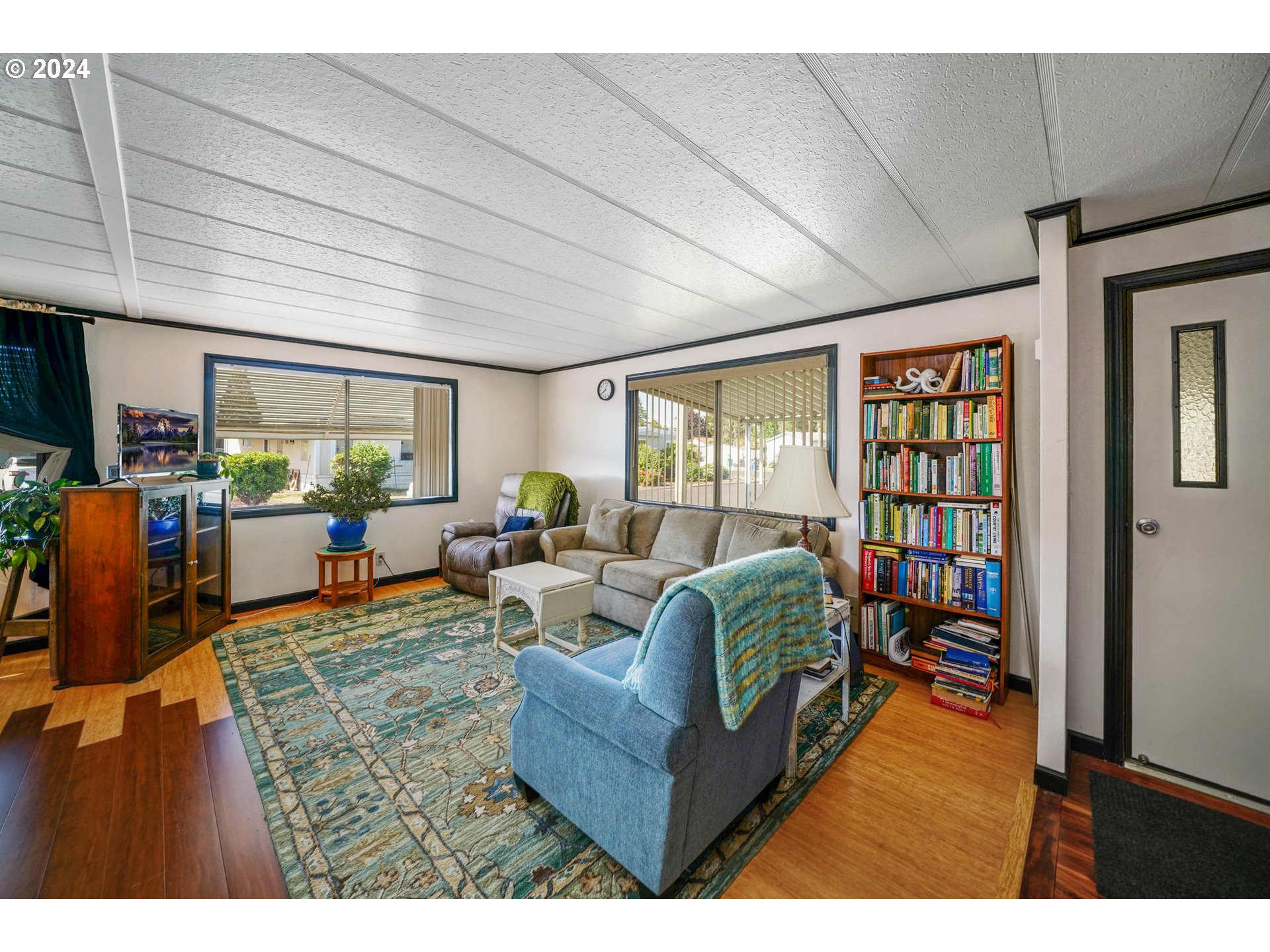 3457 Rainbow Loop Hubbard, OR 97032 - Photo 27 of 32 a living room with furniture and a large window