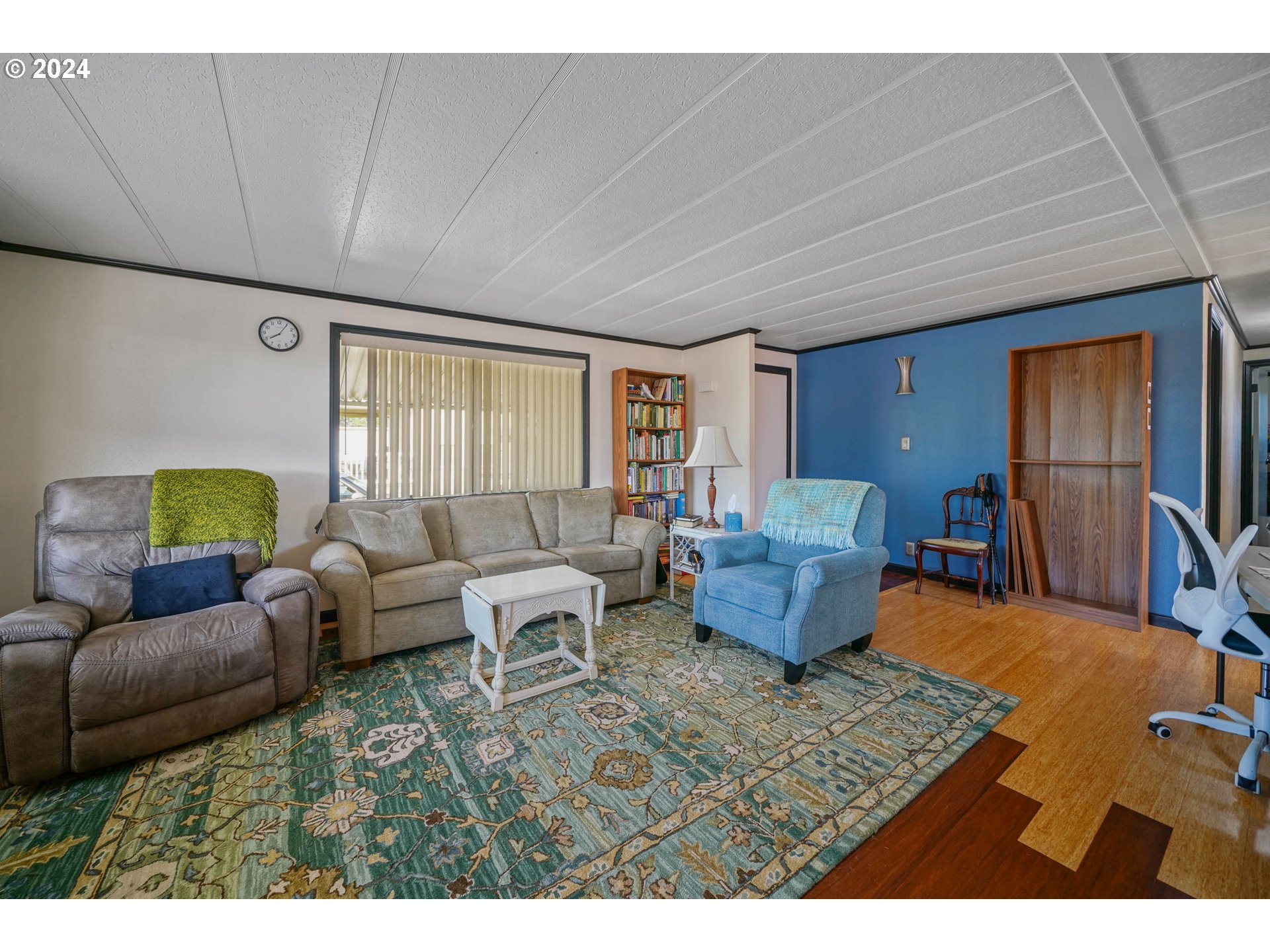 3457 Rainbow Loop Hubbard, OR 97032 - Photo 4 of 32 a living room with furniture and a couch