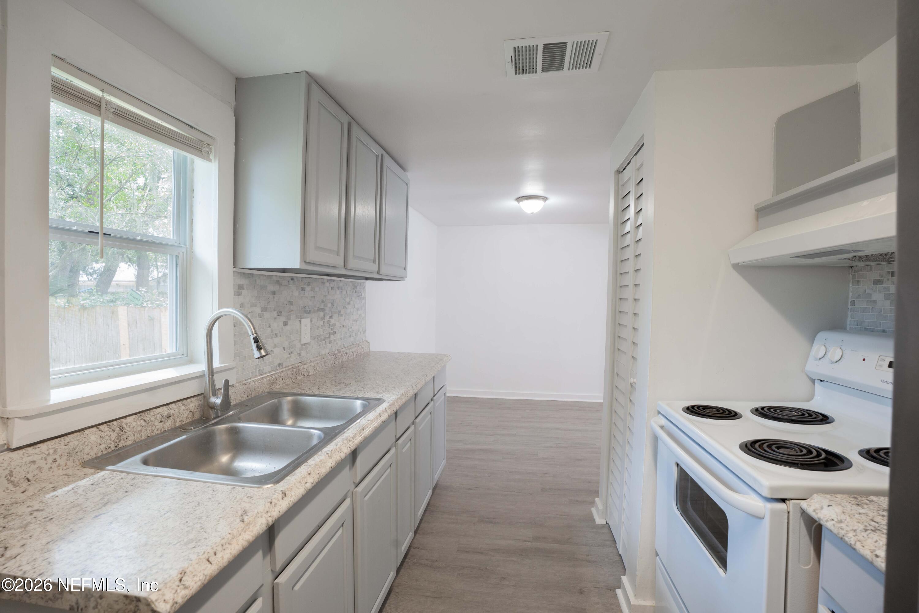 716 South 12th Street Fernandina Beach, FL 32034 - Photo 13 of 28 DSC09758