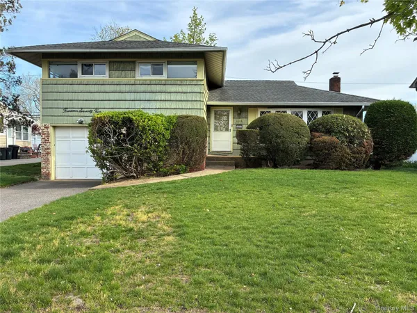 $799,000 | 1474 Stephen Marc Lane, East Meadow, NY 11554