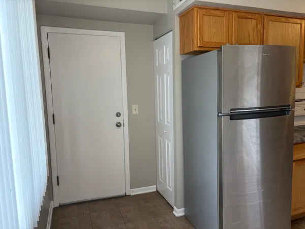 $1,700 | 9821 Bianco Terrace, Unit 1A, Des Plaines, IL 60016