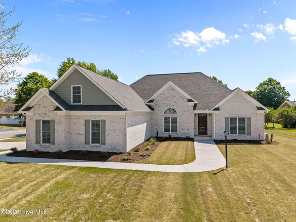 $689,900 | 404 Donald Drive, Winterville, NC 28590