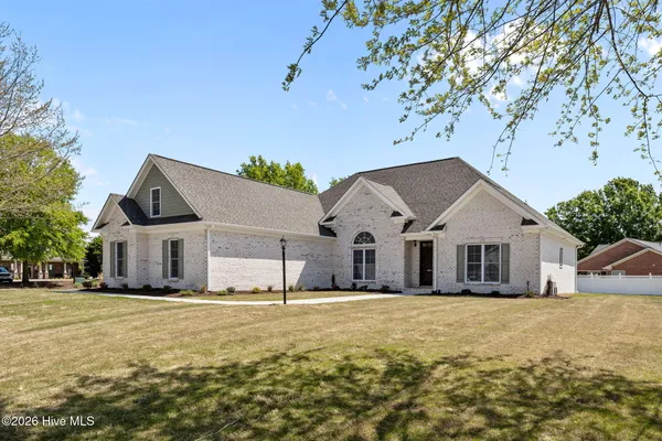 $689,900 | 404 Donald Drive, Winterville, NC 28590