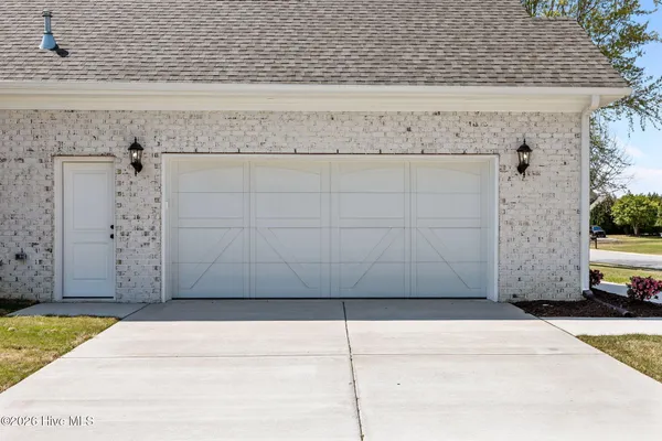 $689,900 | 404 Donald Drive, Winterville, NC 28590