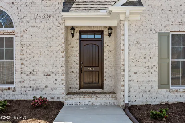 $689,900 | 404 Donald Drive, Winterville, NC 28590