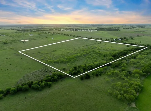 $350,000 | 7 7 Mile Lane, Riesel, TX 76682