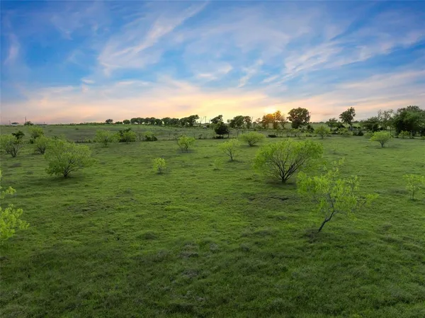 $350,000 | 7 7 Mile Lane, Riesel, TX 76682