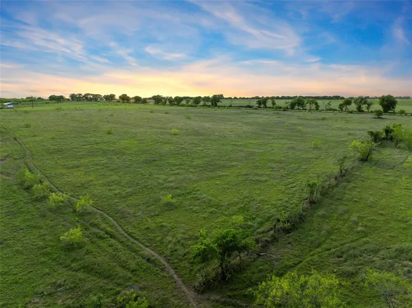 $350,000 | 7 7 Mile Lane, Riesel, TX 76682
