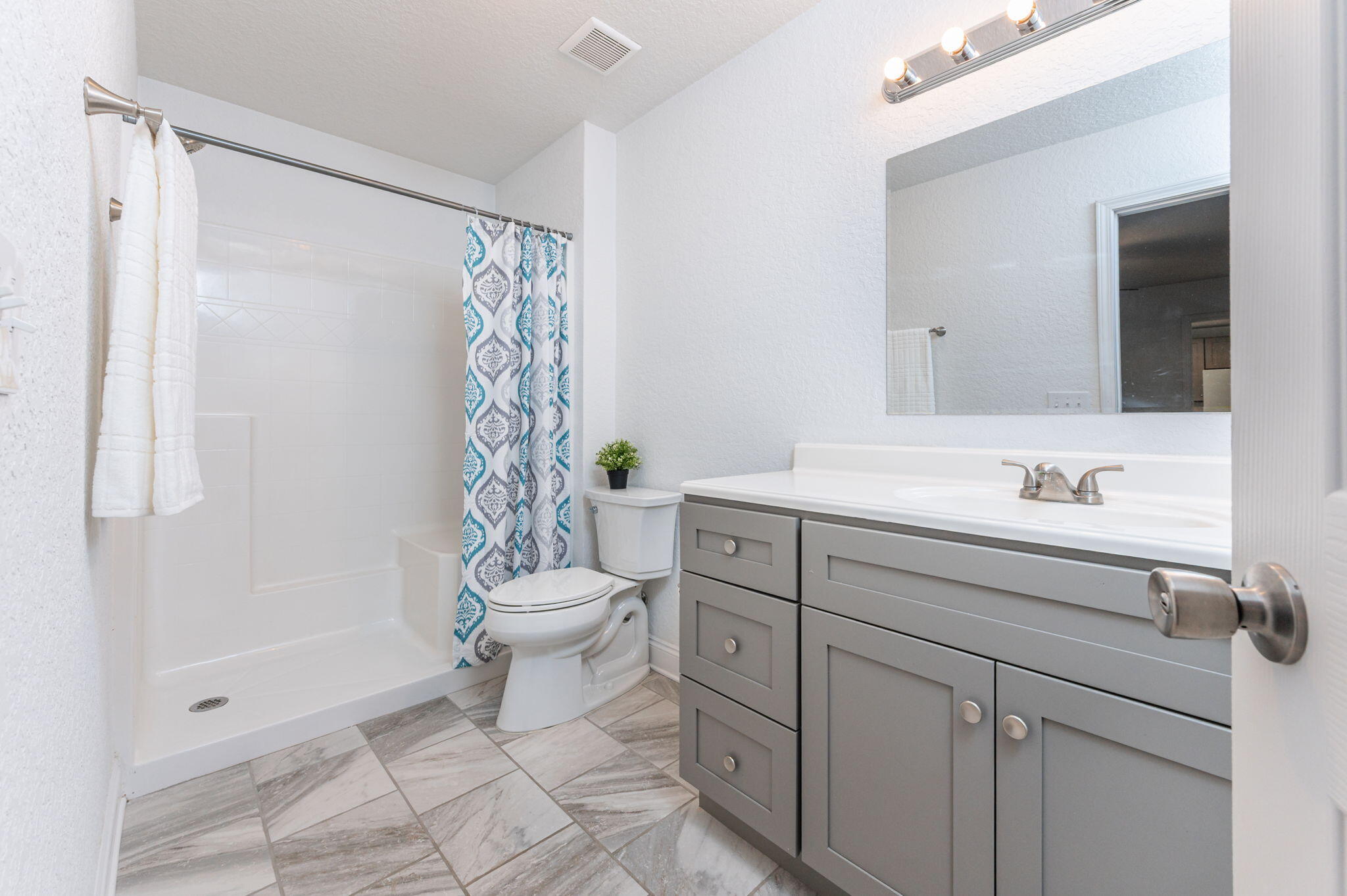 402 Serene Court Crestview, FL 32539 - Photo 14 of 33 MASTER BATH