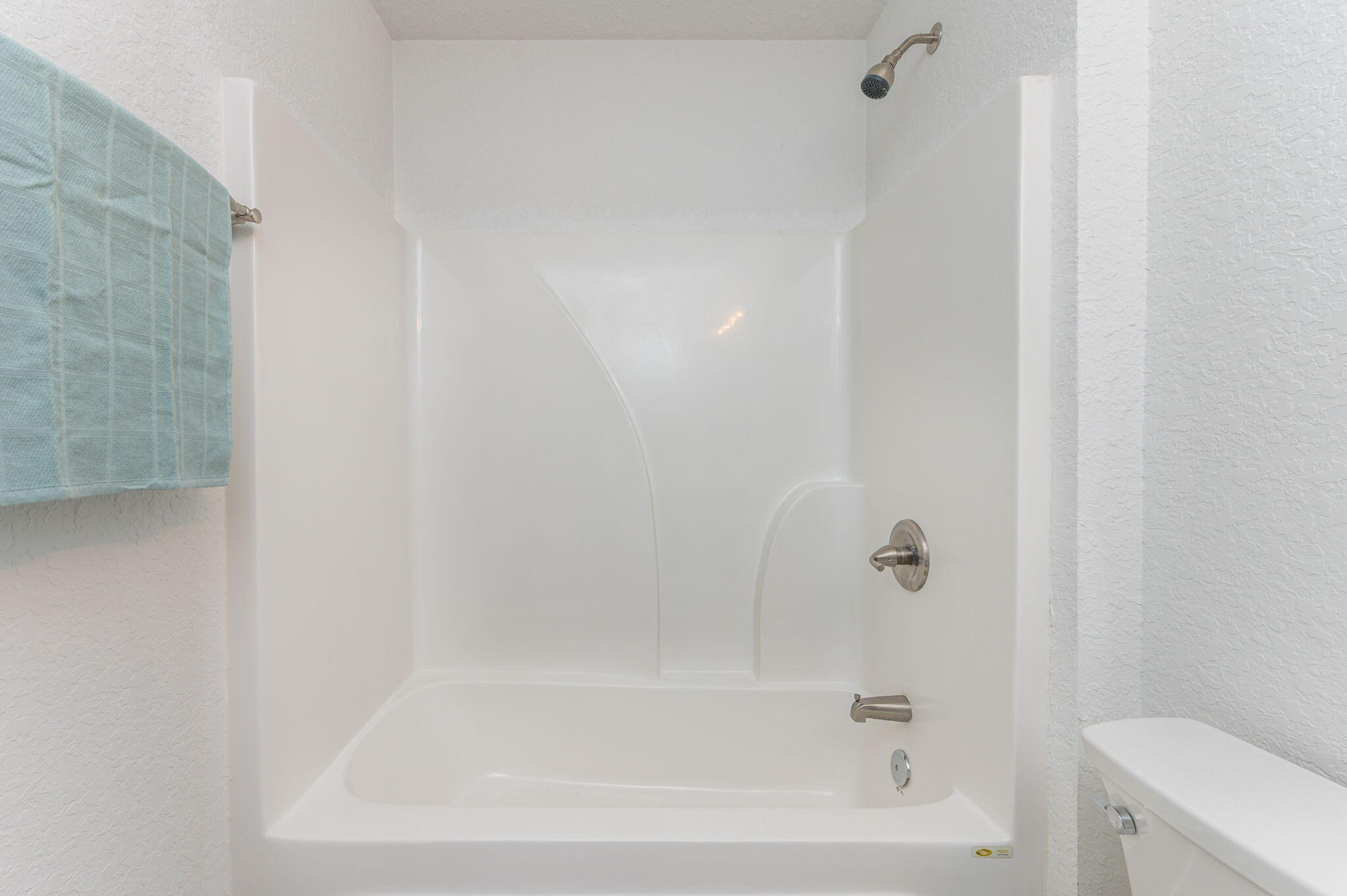 402 Serene Court Crestview, FL 32539 - Photo 22 of 33 GUEST BATH