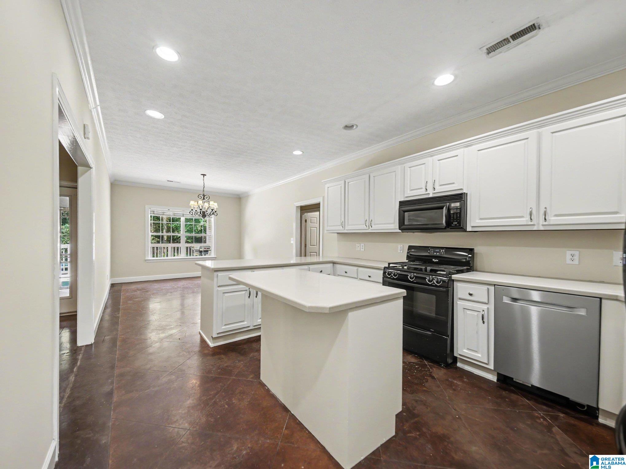 195 Lake View Circle Riverside, AL 35135 - Photo 8 of 31