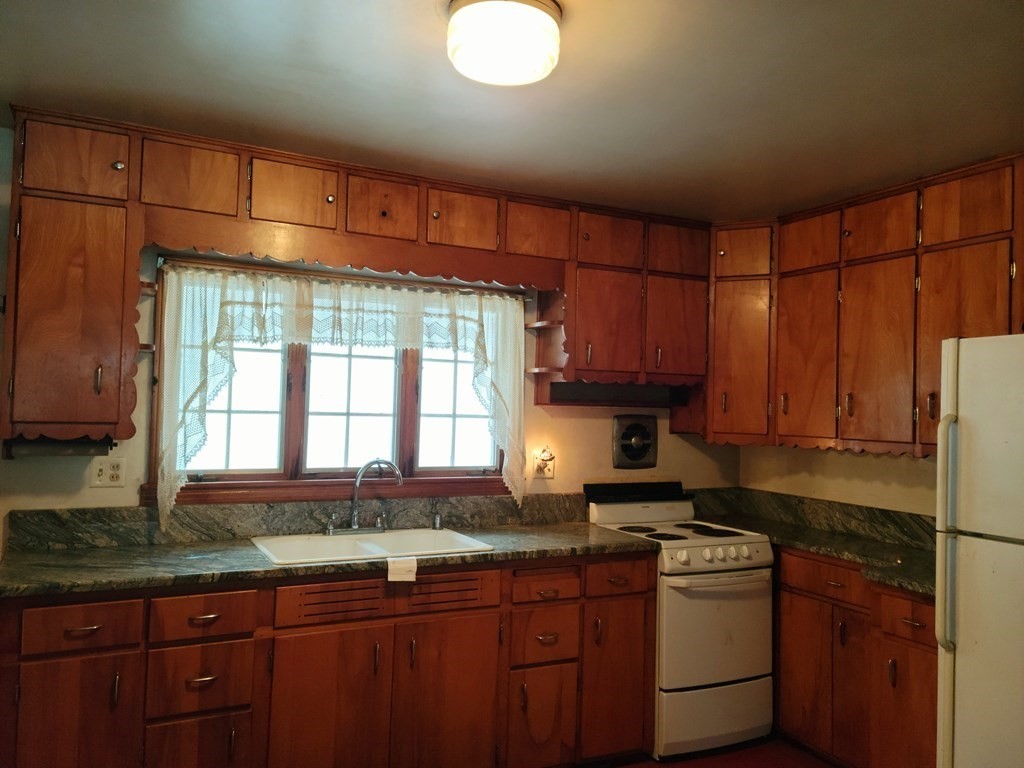 12 Birch Street Hardwick, MA 01031 - Photo 5 of 16
