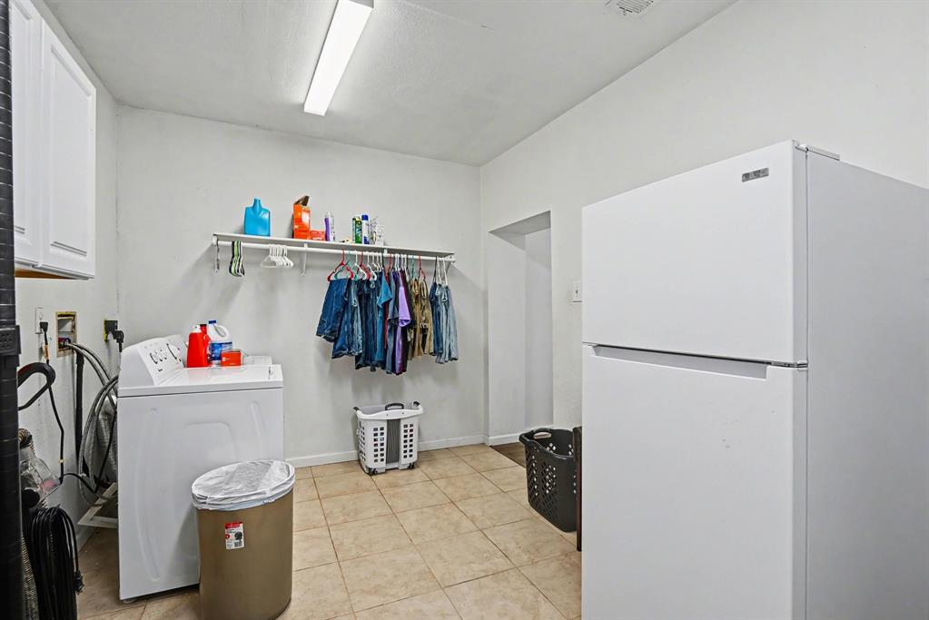 6694 Hutcheson Hill Road Springtown, TX 76082 - Photo 12 of 37 a utility room with refrigerator and washer