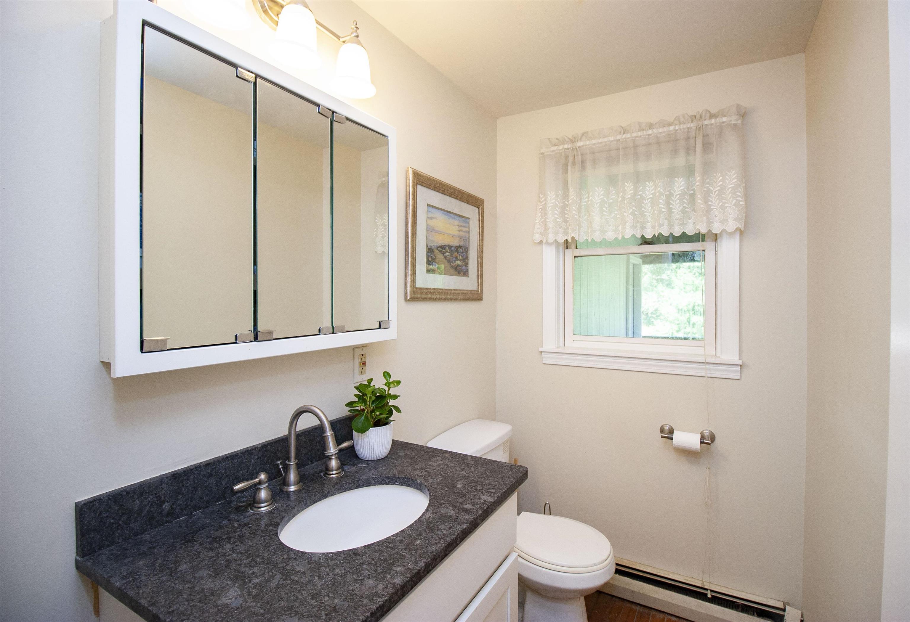73 R Adams Pond Road, Unit 2 Derry, NH 03038 - Photo 16 of 35