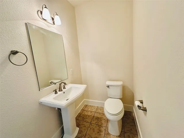 $1,295 | 2216 Creekside Lane, Unit D, Georgetown, TX 78626