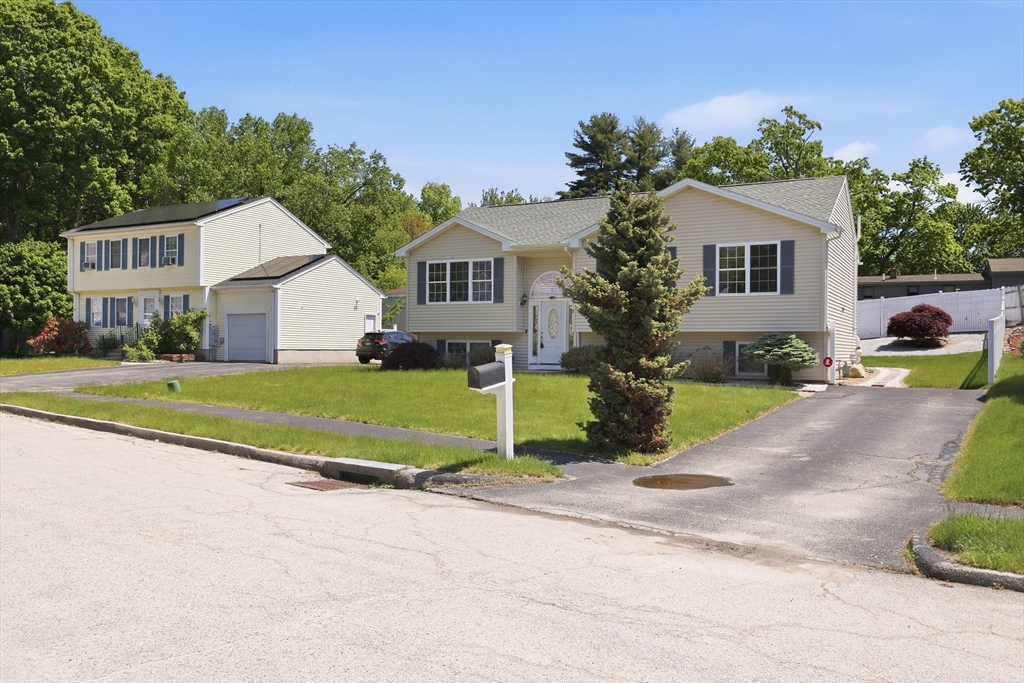 3 Oakleaf Circle Worcester, MA 01603 - Photo 2 of 32