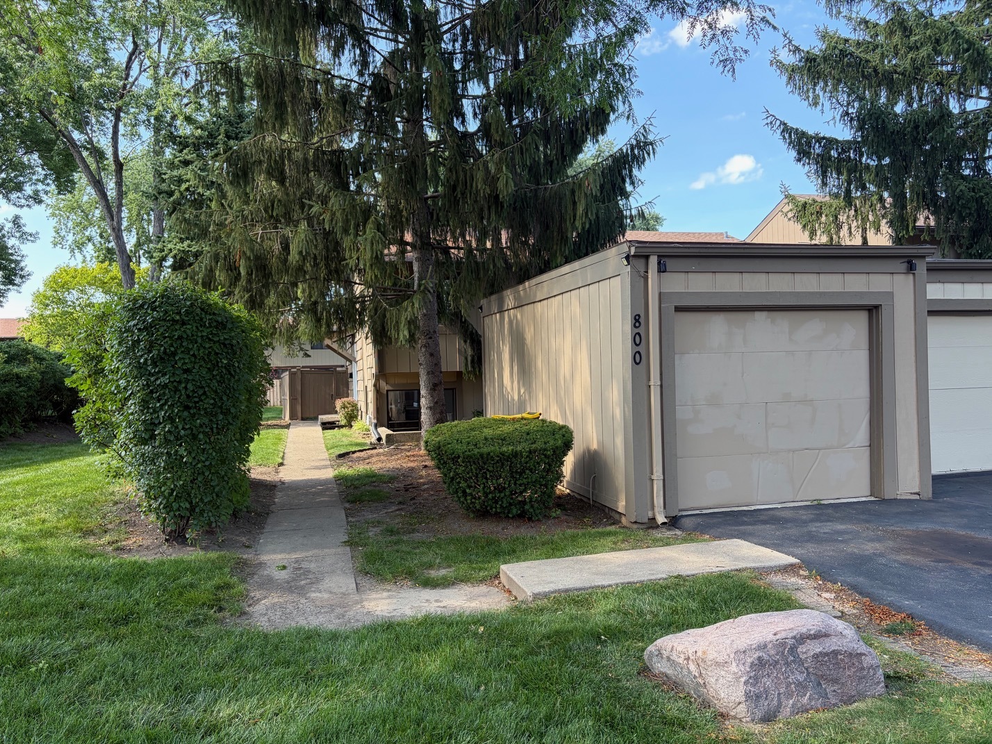800 Oregon Trail Roselle, IL 60172 - Photo 3 of 33