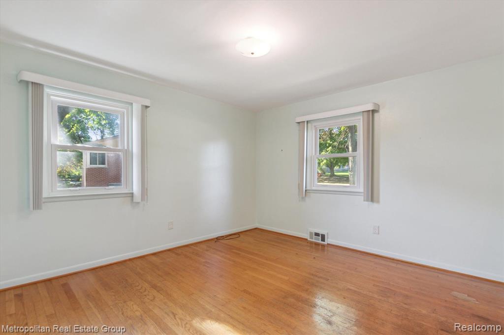 26115 Steele Road Farmington Hills, MI 48331 - Photo 25 of 40