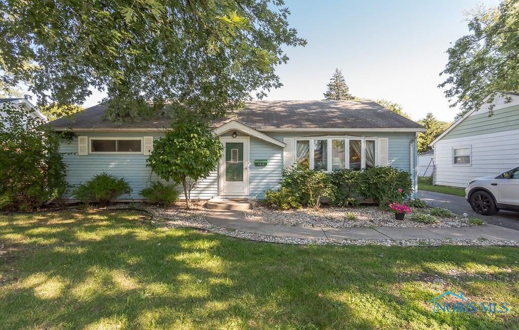 4426 Thackeray Road Maumee, OH 43537 - Photo 1 of 25 Gallery Image 1