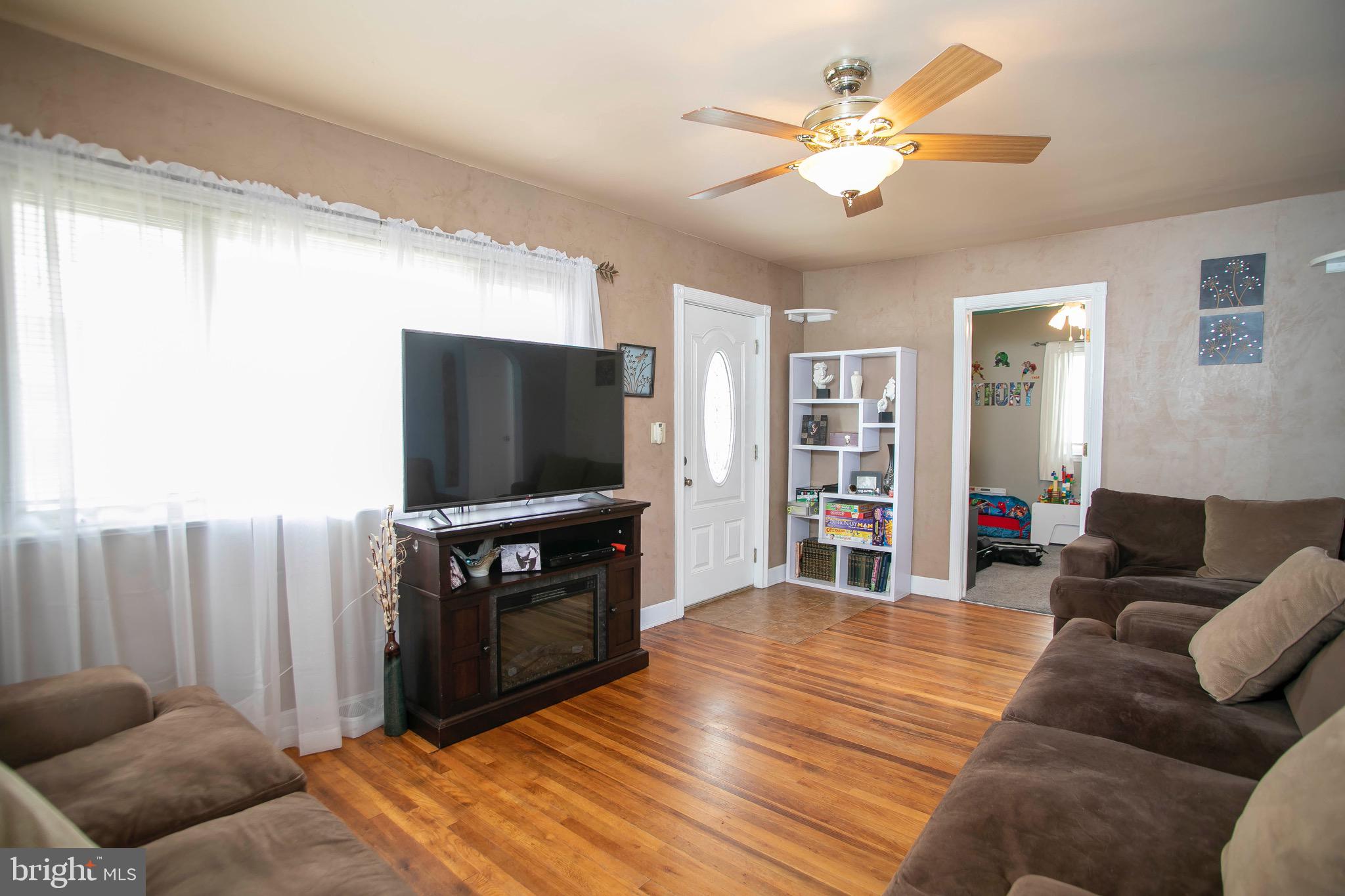 5 Franklin Road Glassboro, NJ 08028 - Photo 3 of 23 Living Room