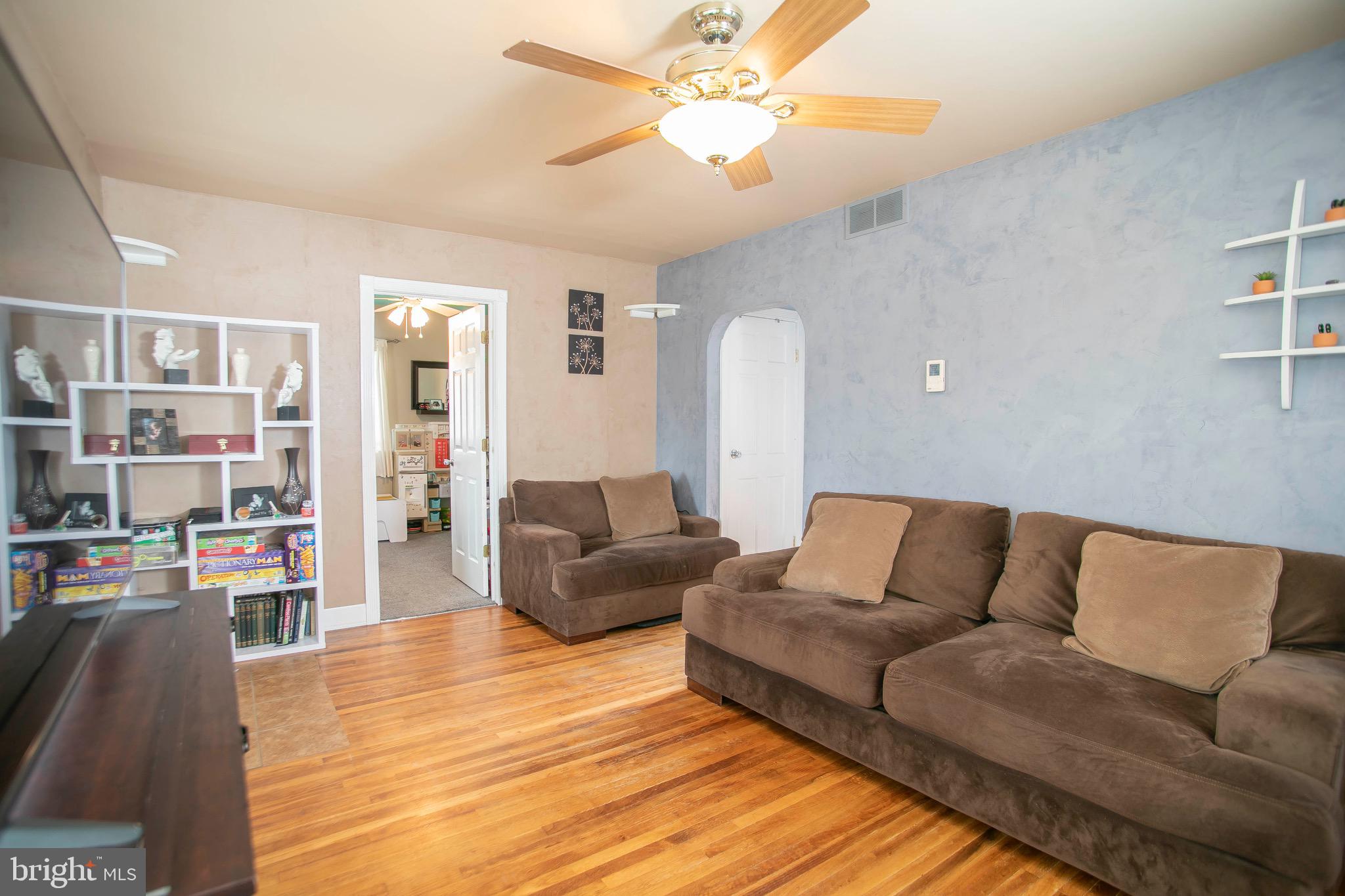 5 Franklin Road Glassboro, NJ 08028 - Photo 4 of 23 Living Room