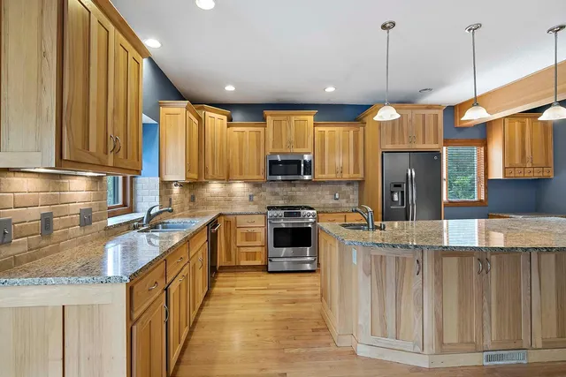 $524,900 | 3960 Versailles Court, Eagan, MN 55123