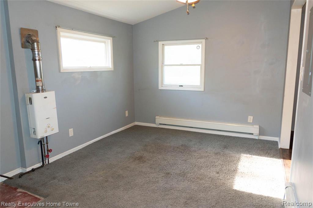 7961 Lakeshore Road Fort Gratiot, MI 48059 - Photo 16 of 37