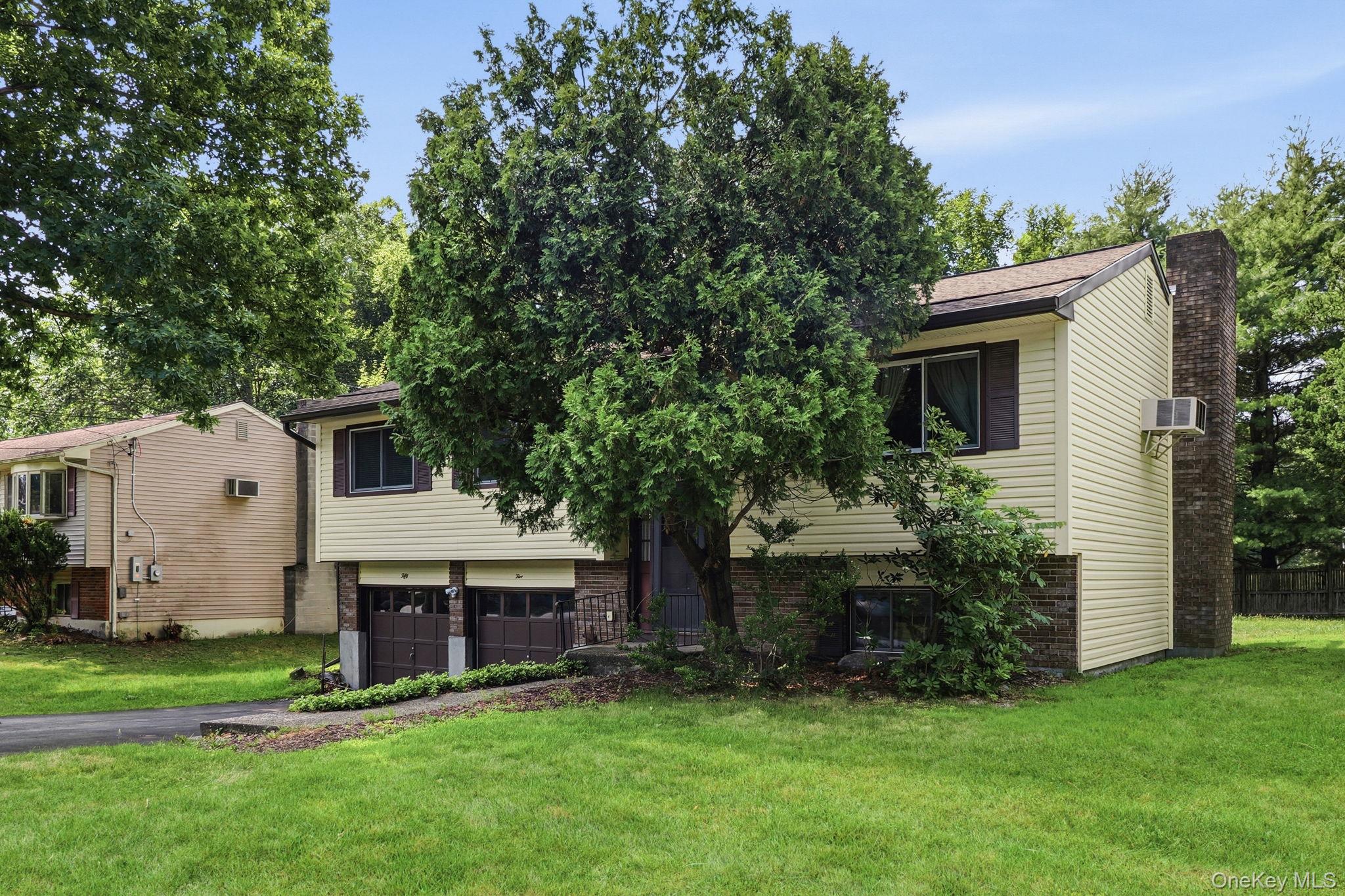 55 Sutton Park Road Poughkeepsie, NY 12603 - Photo 2 of 35