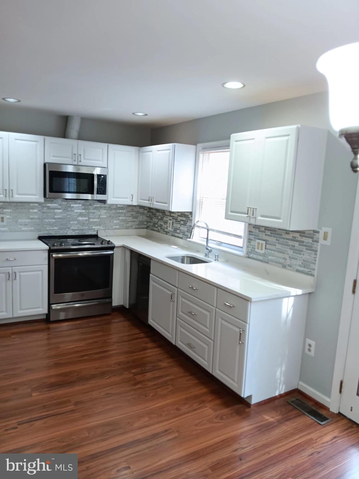 8317 Snowden Oaks Place Laurel, MD 20708 - Photo 3 of 26 Kitchen
