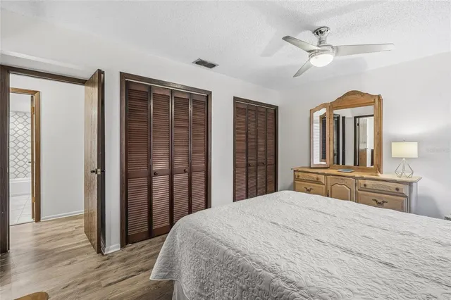 a view of a yard with a house