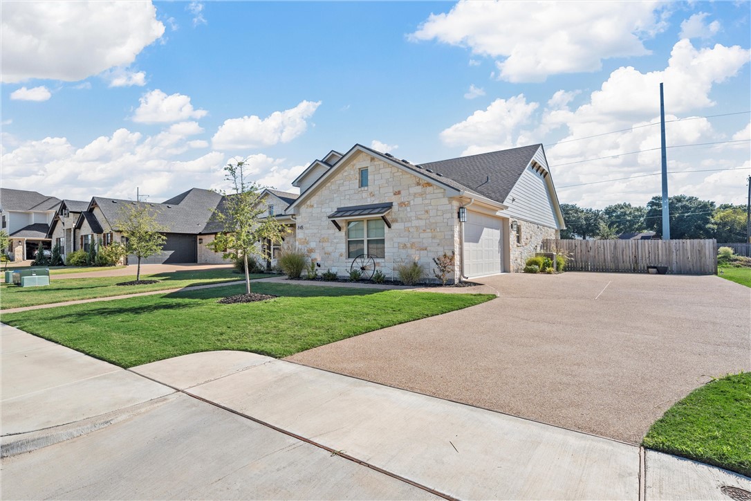 848 Gallant Fox Hewitt, TX 76643 - Photo 5 of 32 a view of outdoor space yard and front view of a house