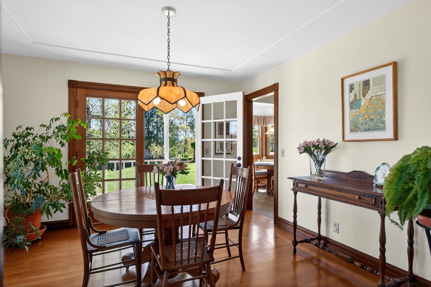 10800 Pickle Barrel Road Auburn, CA 95602 - Photo 14 of 82 a dining room with furniture potted plants and wooden floor