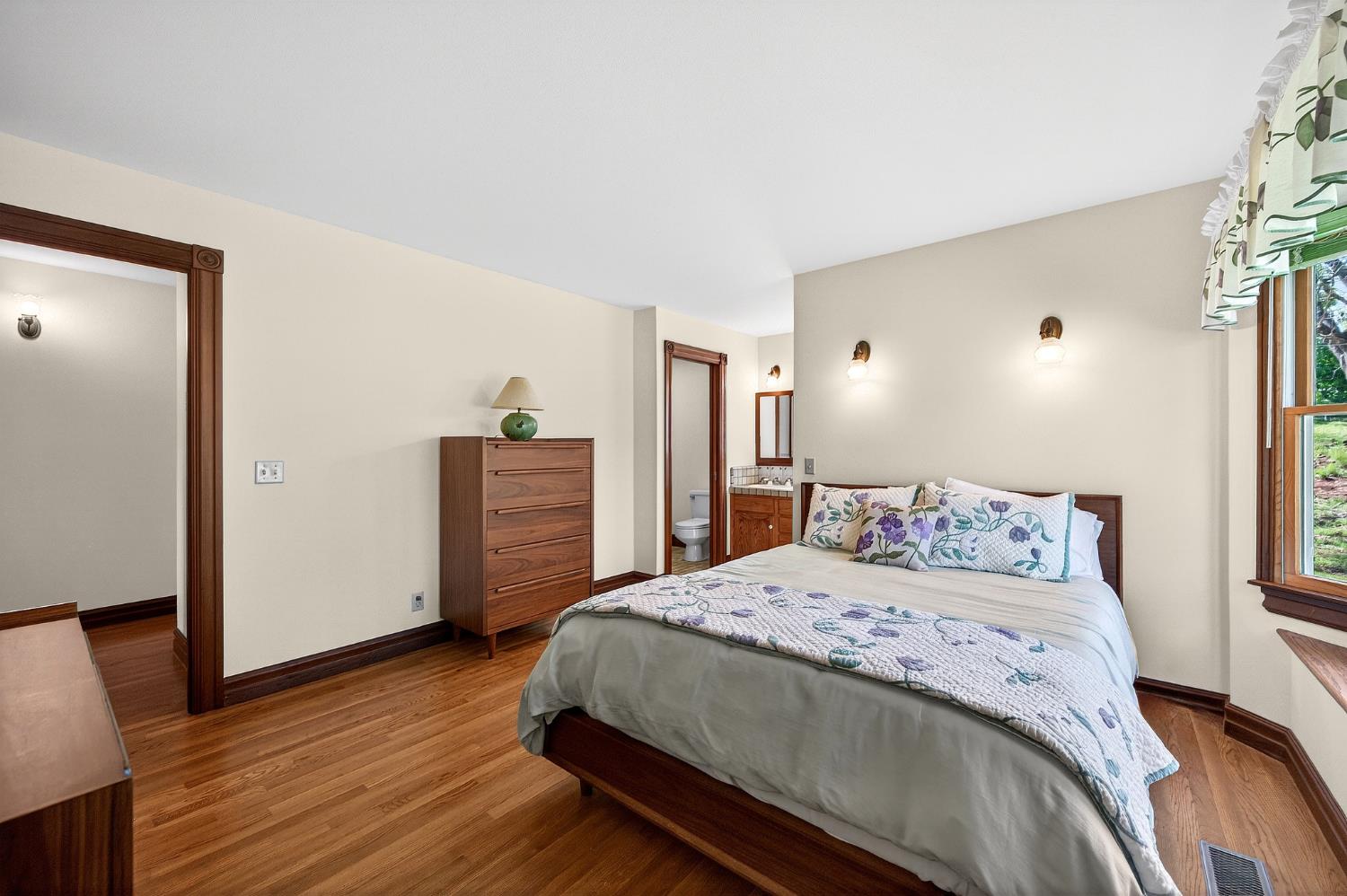 10800 Pickle Barrel Road Auburn, CA 95602 - Photo 25 of 82 a bedroom with a bed and a dresser