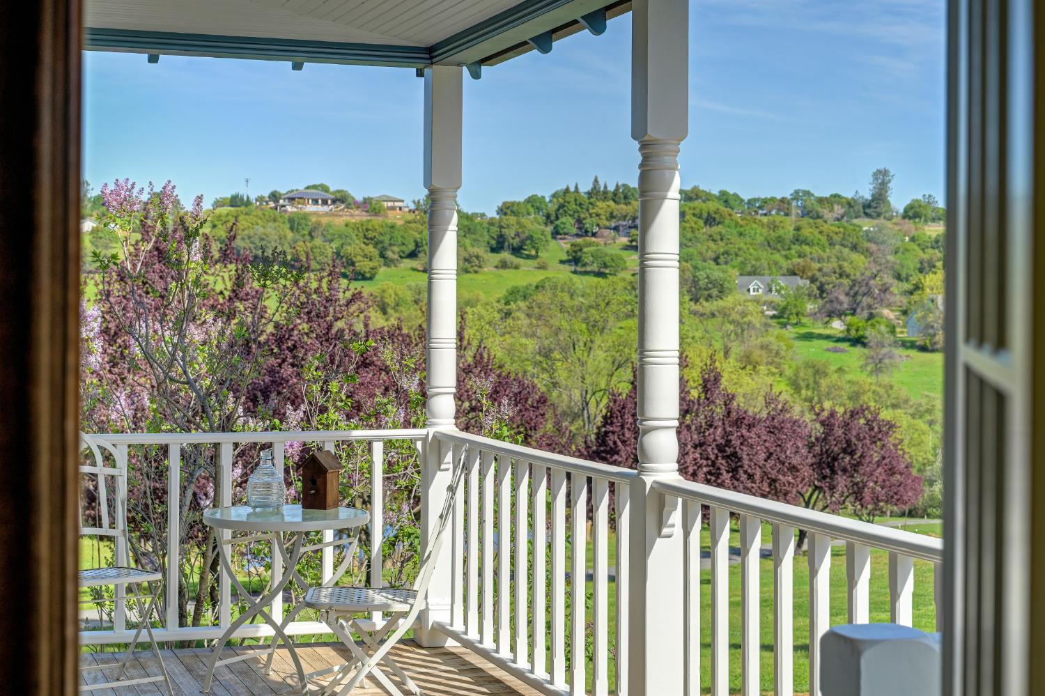 10800 Pickle Barrel Road Auburn, CA 95602 - Photo 34 of 82 a view of a chair and table in the balcony