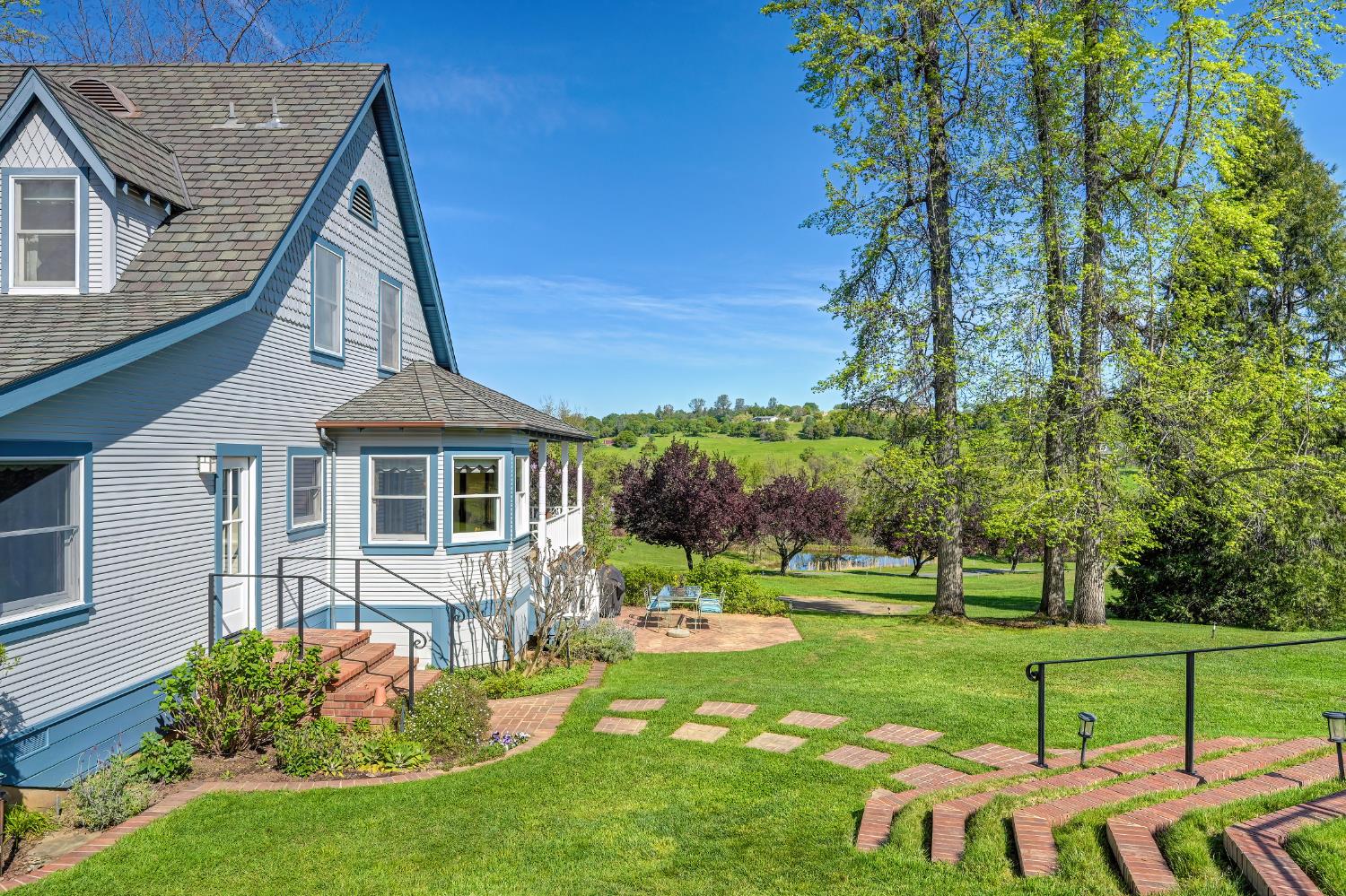 10800 Pickle Barrel Road Auburn, CA 95602 - Photo 36 of 82 a front view of a house with a yard