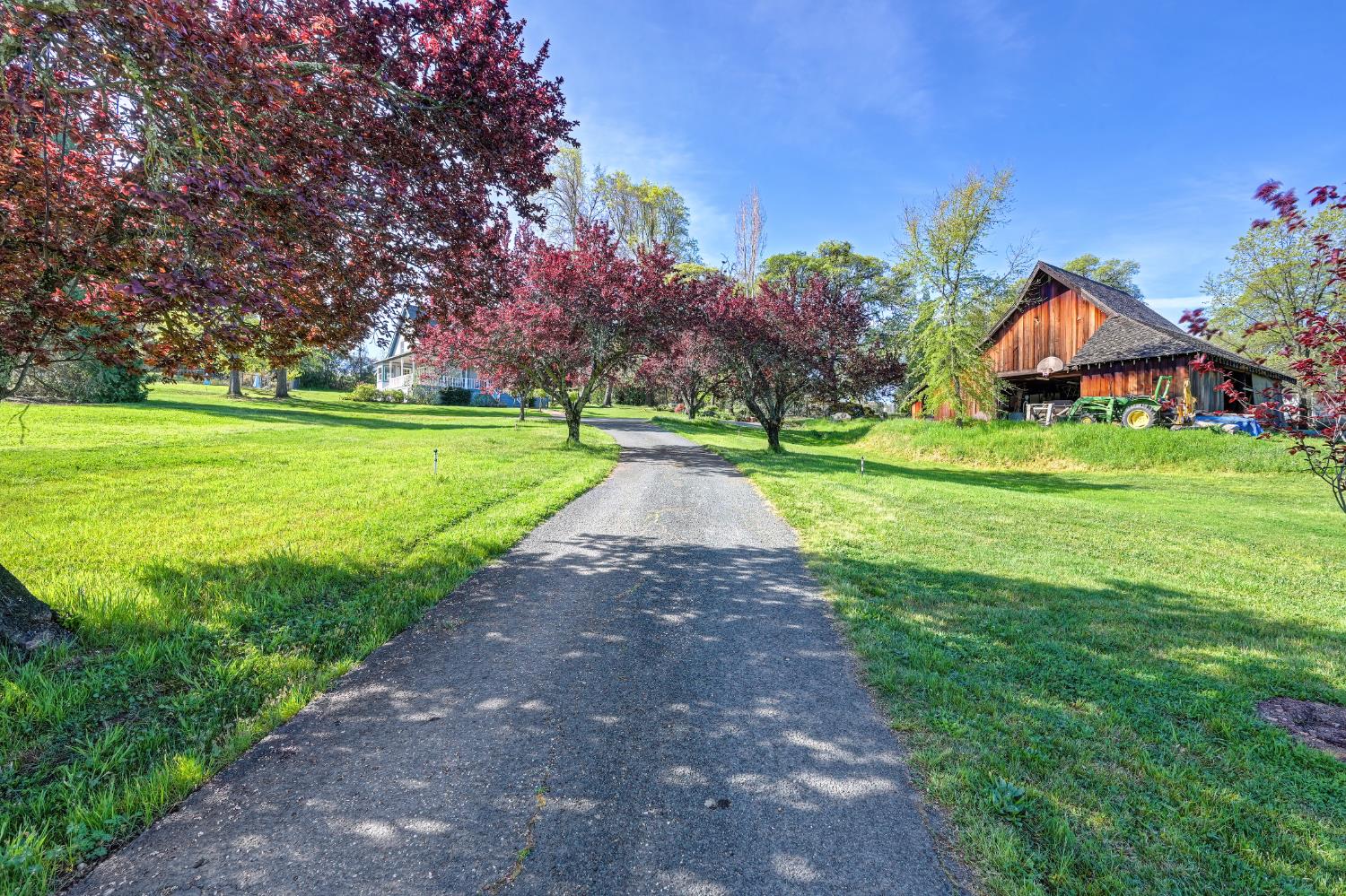 10800 Pickle Barrel Road Auburn, CA 95602 - Photo 45 of 82 a front view of a house with garden