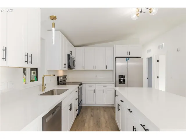 $150,000 | 12323 Southeast Holgate Boulevard, Unit 6, Portland, OR 97236