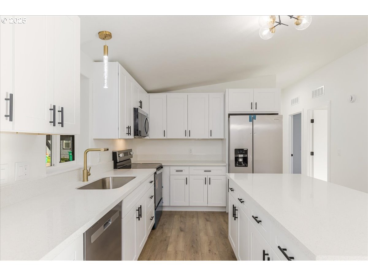 12323 Southeast Holgate Boulevard, Unit 6 Portland, OR 97236 - Photo 13 of 25