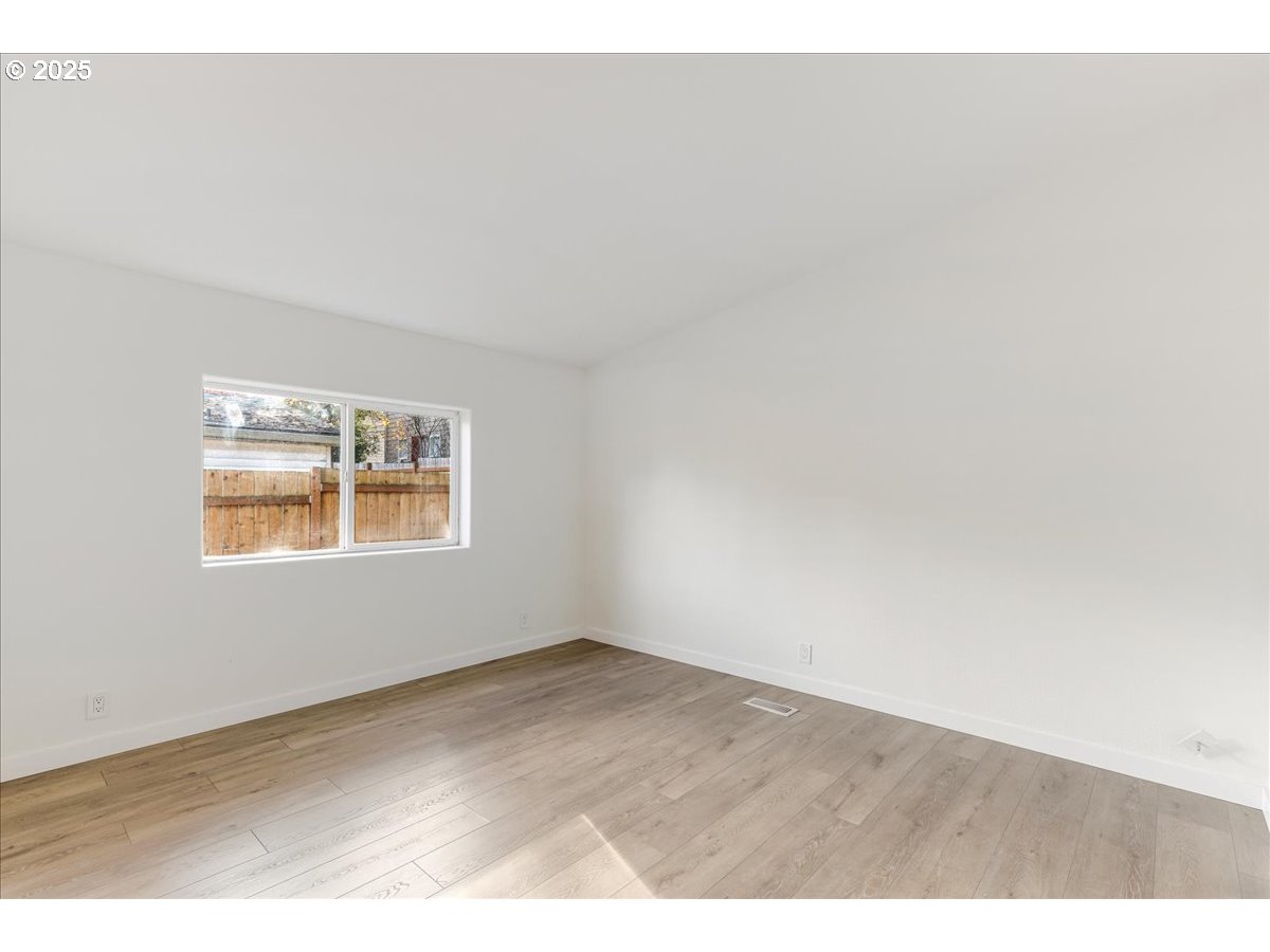 12323 Southeast Holgate Boulevard, Unit 6 Portland, OR 97236 - Photo 16 of 25