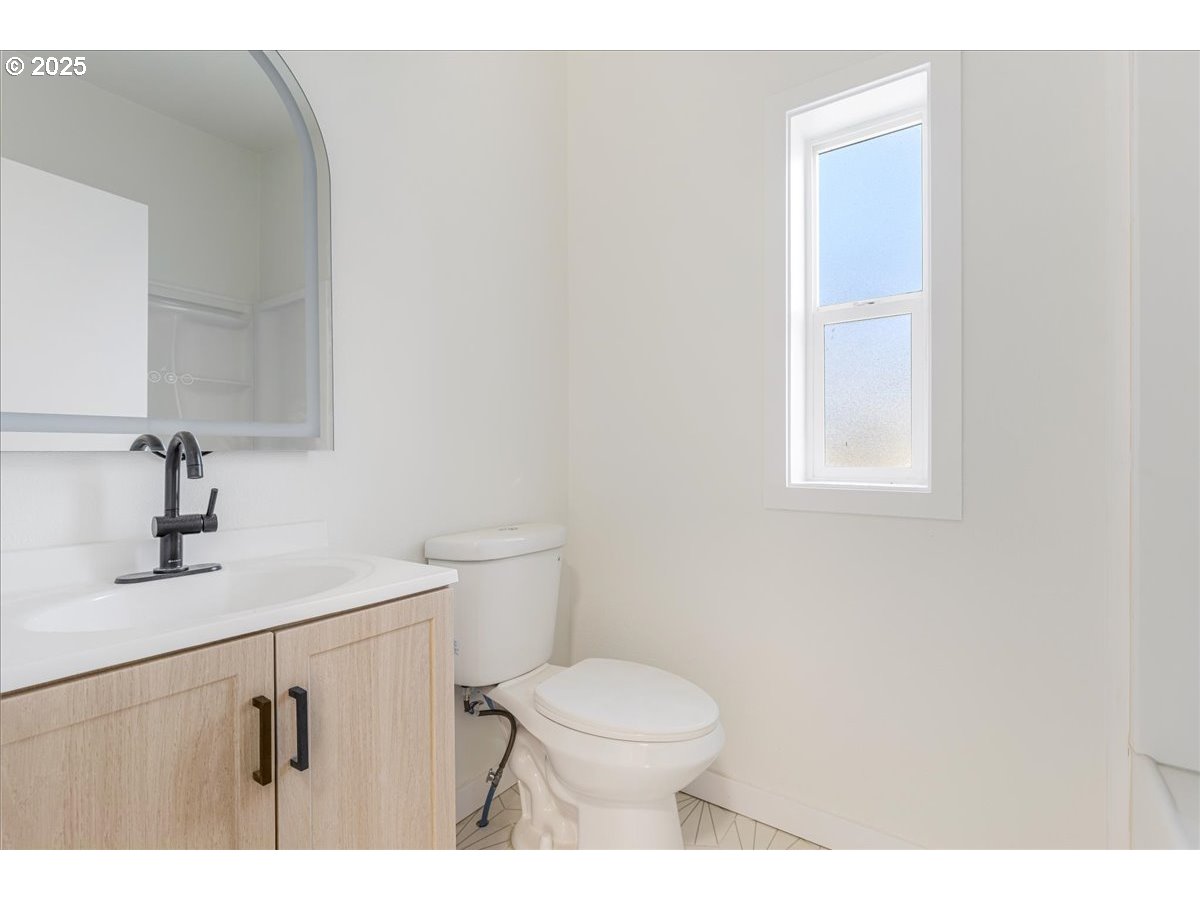 12323 Southeast Holgate Boulevard, Unit 6 Portland, OR 97236 - Photo 22 of 25