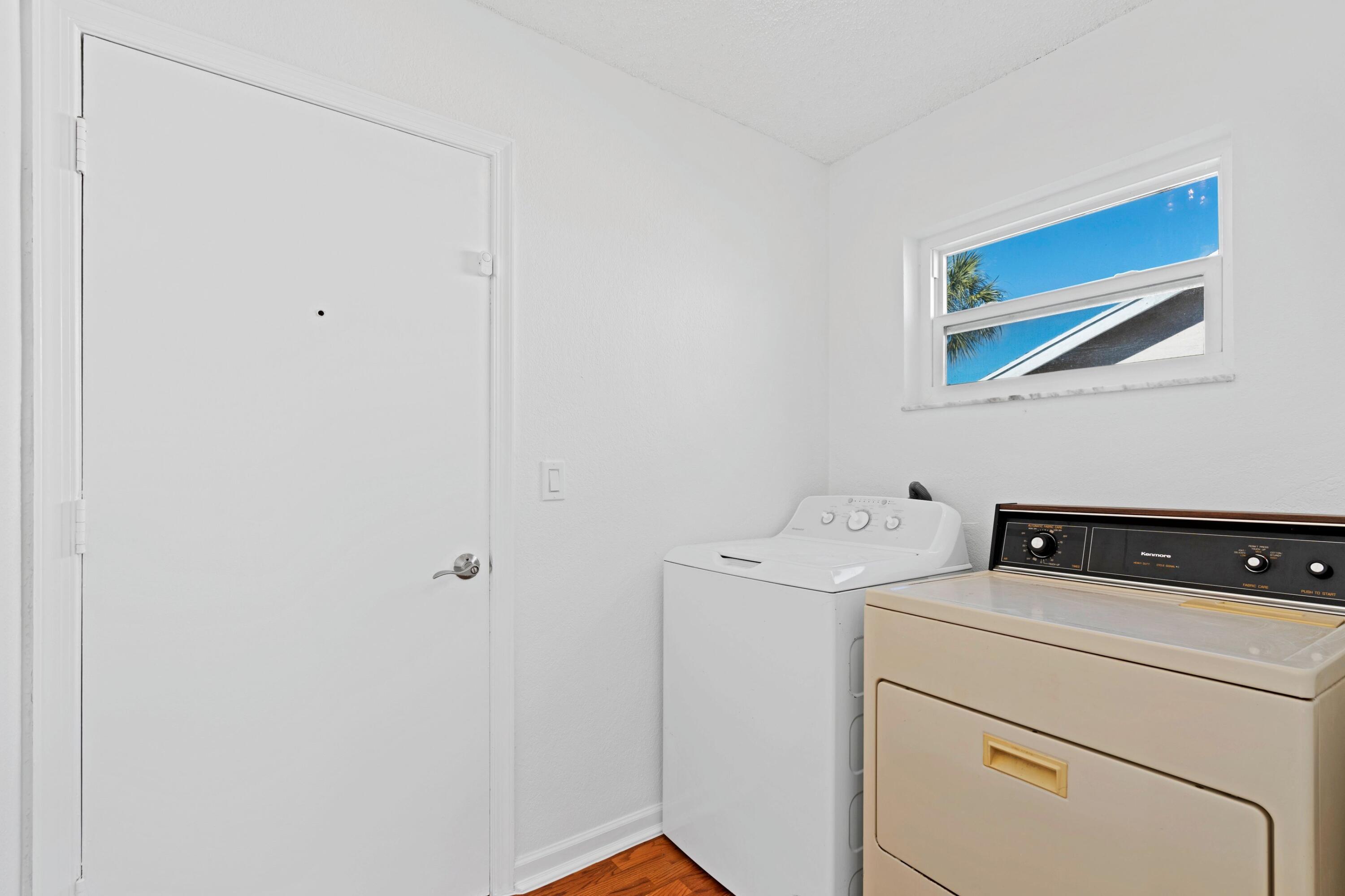 7944 Texas Trail Boca Raton, FL 33487 - Photo 15 of 27 a utility room with dryer and washer
