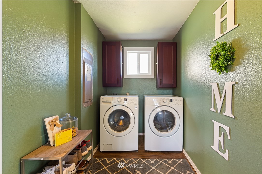 1104 Mission Road Everson, WA 98247 - Photo 26 of 34 a utility room with dryer and washer