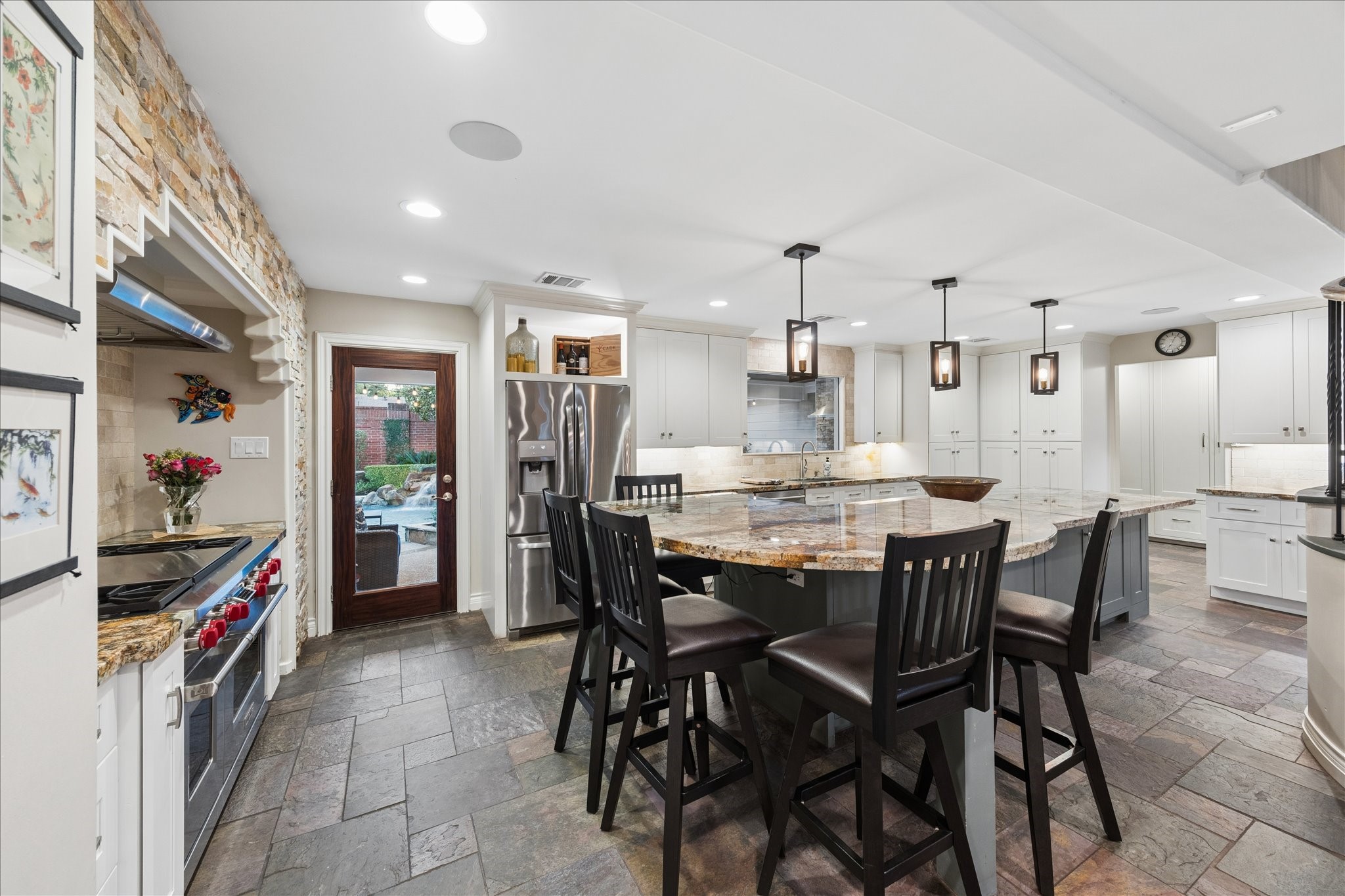 13723 Taylorcrest Road Houston, TX 77079 - Photo 10 of 39 Gallery Image 10