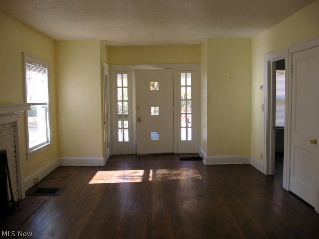 1609 Crest Road Cleveland Heights, OH 44121 - Photo 4 of 16