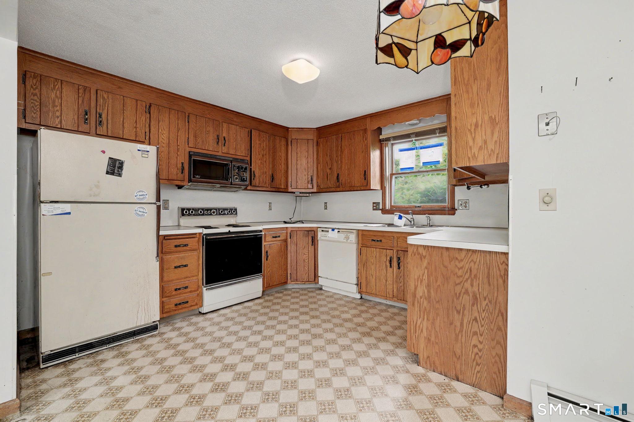 111 Daisy Circle Bristol, CT 06010 - Photo 30 of 40