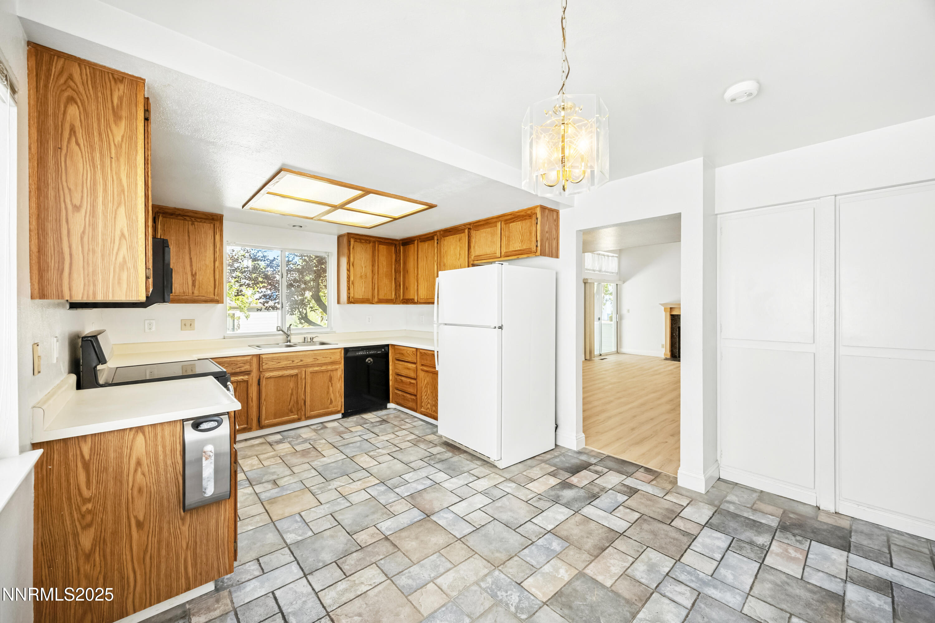 7554 Whimbleton Way Reno, NV 89511 - Photo 7 of 26 IMG_0022