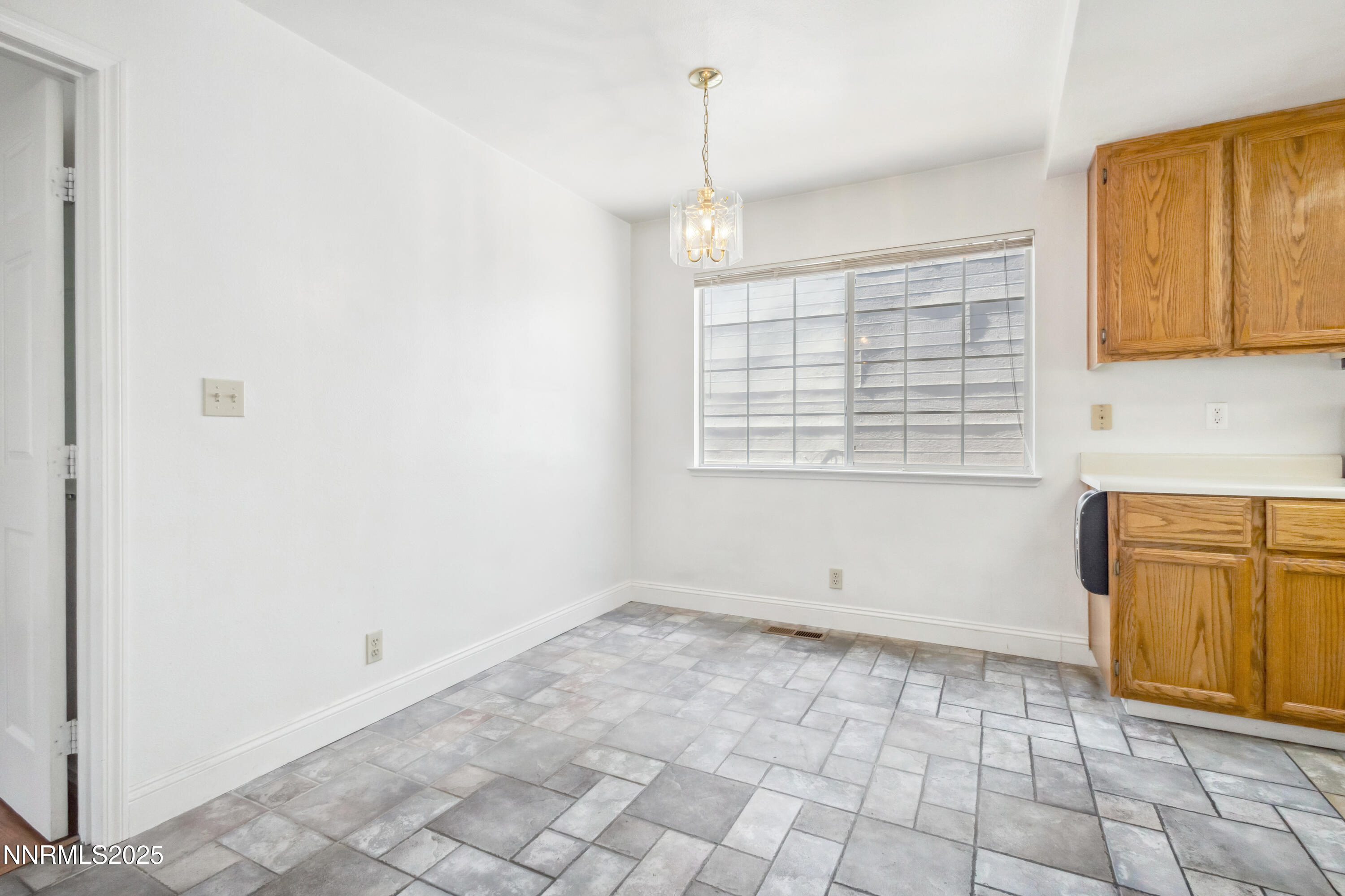 7554 Whimbleton Way Reno, NV 89511 - Photo 10 of 26 7_img_0184