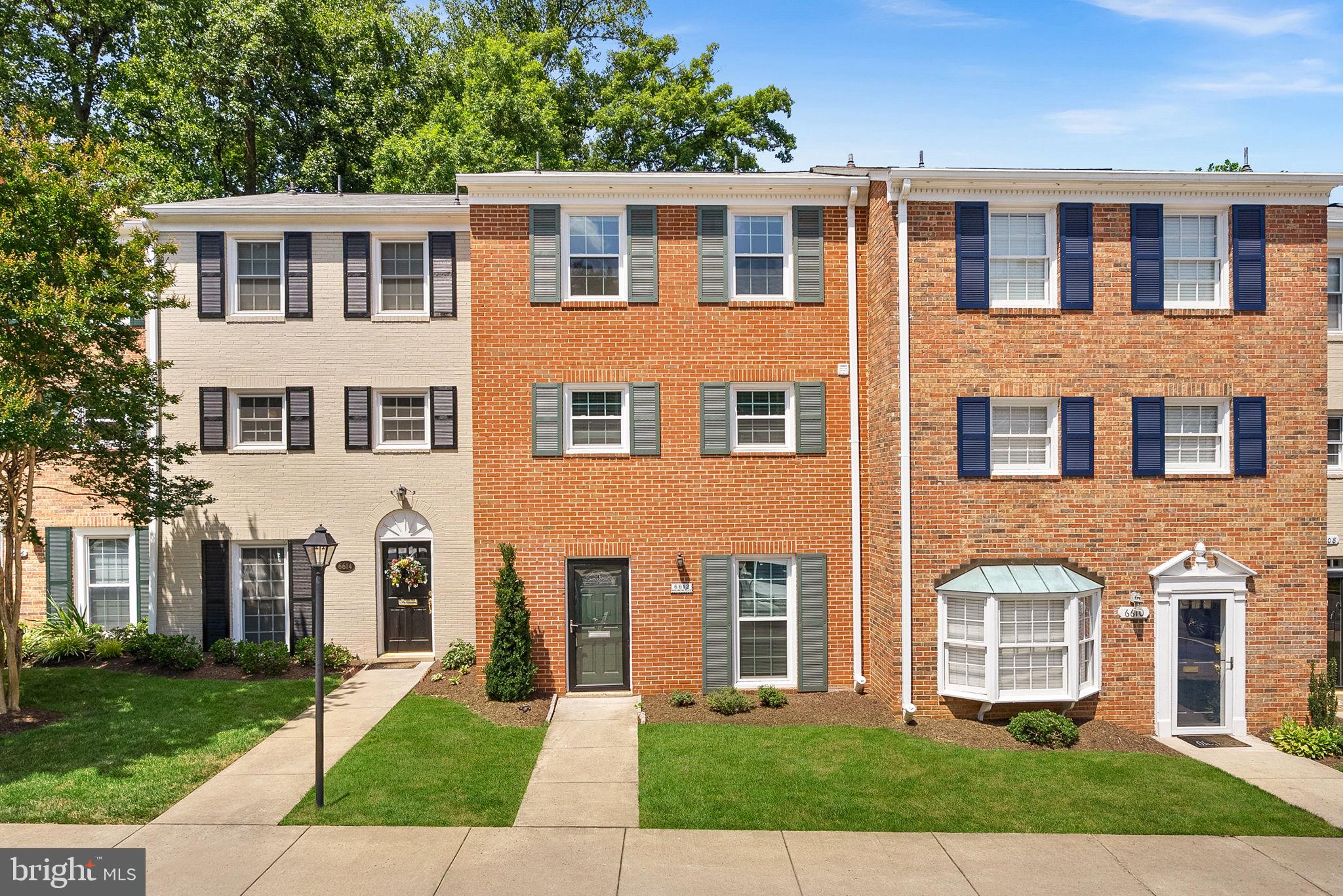 6612 Burlington Place Springfield, VA 22152 - Photo 2 of 54